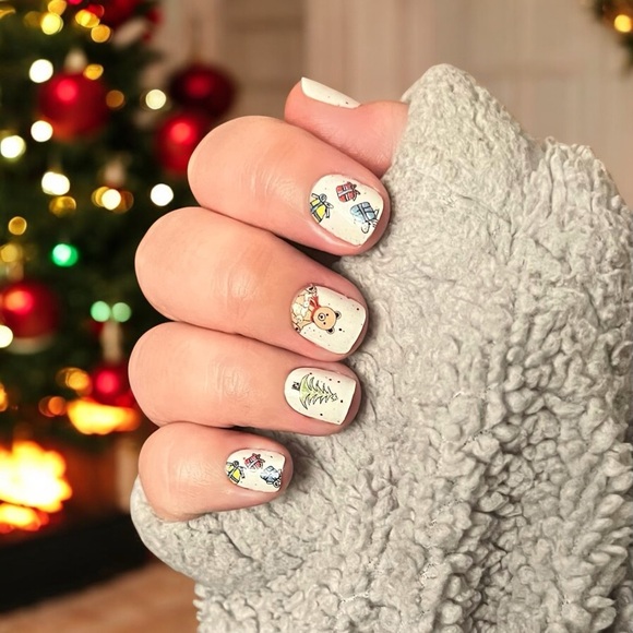 Color Street | Give Love, Christmas holiday design, teddy bears & trees nail set - Picture 1 of 6